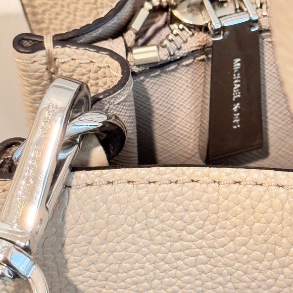 Michael Kors Woman's Light Gray Leather Handbag and Wallet - Picture 7 of 14